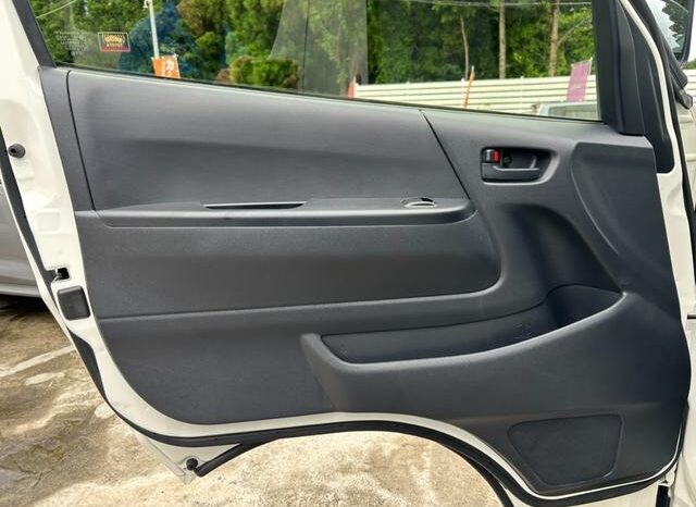 
								TOYOTA HIACE COMMUTER 2020 full									
