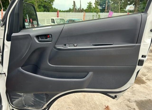 
								TOYOTA HIACE COMMUTER 2020 full									