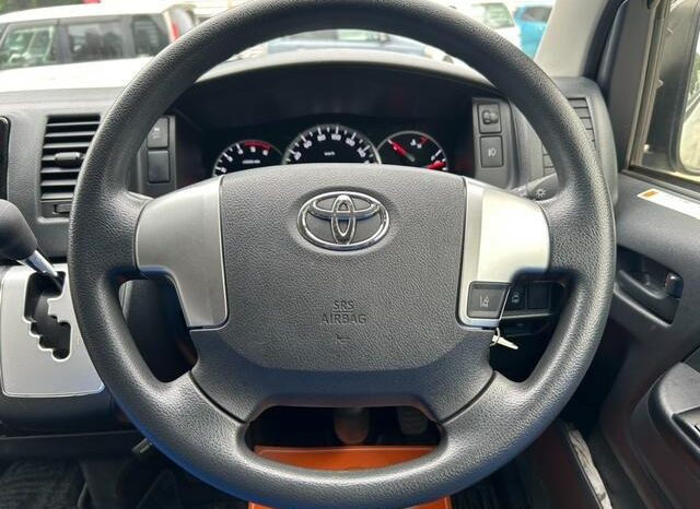 
								TOYOTA HIACE COMMUTER 2020 full									