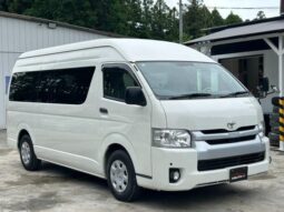 TOYOTA HIACE COMMUTER 2020
