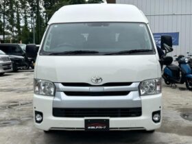 TOYOTA HIACE COMMUTER 2020