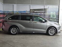 
										TOYOTA SIENNA XLE full									