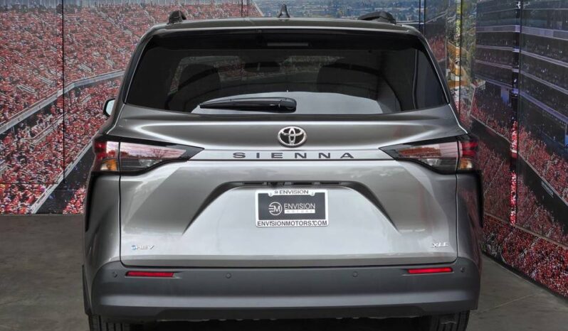 
								TOYOTA SIENNA XLE full									