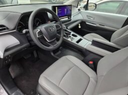 
										TOYOTA SIENNA XLE full									