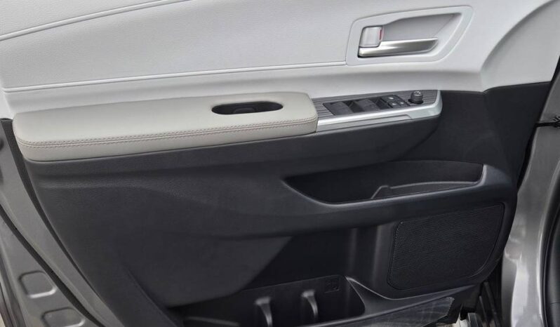 
								TOYOTA SIENNA XLE full									