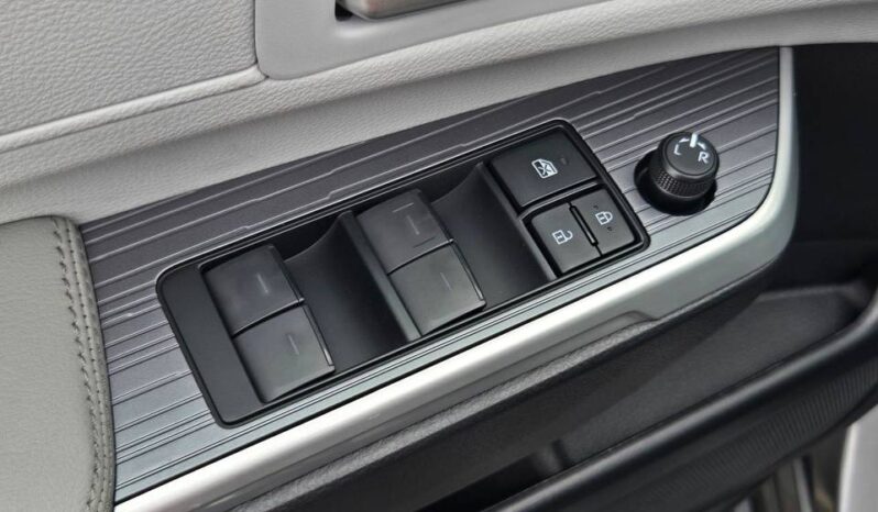 
								TOYOTA SIENNA XLE full									
