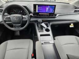 
										TOYOTA SIENNA XLE full									