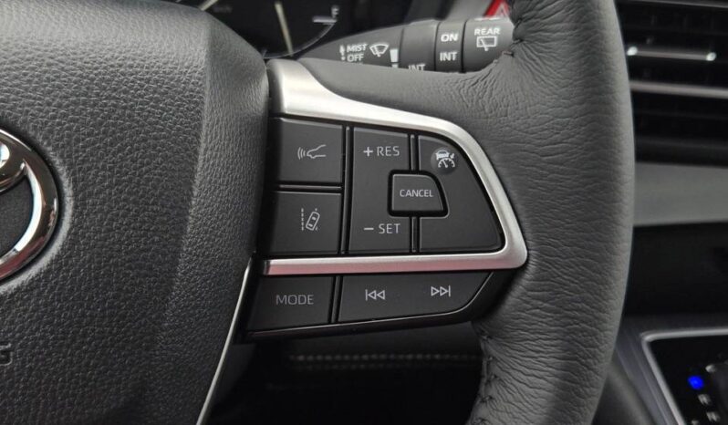 
								TOYOTA SIENNA XLE full									