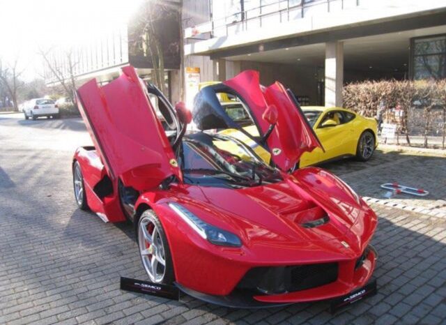 
								Ferrari LaFerrari full									