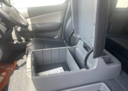 
										Nissan Caravan full									