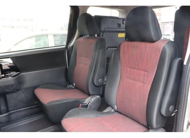 
								TOYOTA NOAH SI GS full									