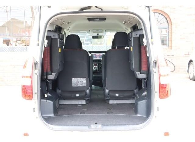 
								TOYOTA NOAH SI GS full									