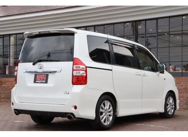 
								TOYOTA NOAH SI GS full									