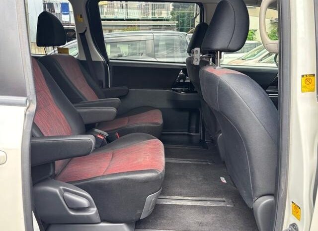 
								TOYOTA NOAH SI GS full									