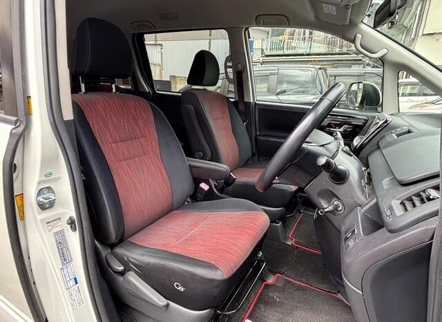 
								TOYOTA NOAH SI GS full									