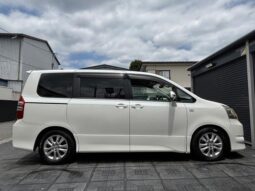 
										TOYOTA NOAH SI GS full									