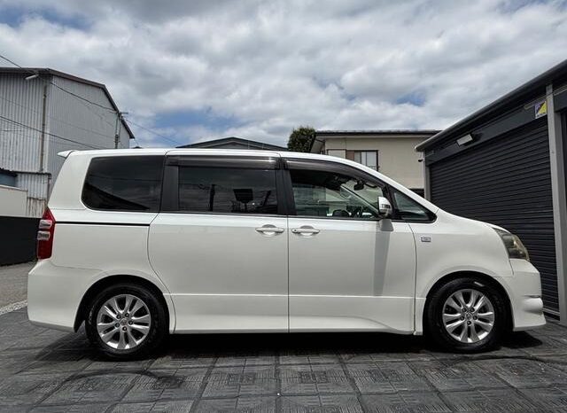 
								TOYOTA NOAH SI GS full									