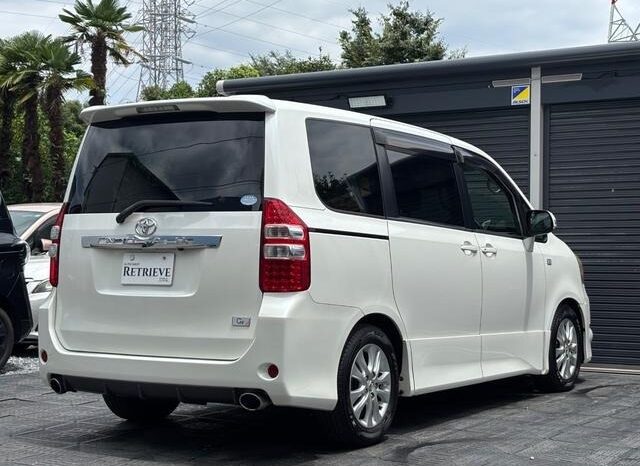 
								TOYOTA NOAH SI GS full									