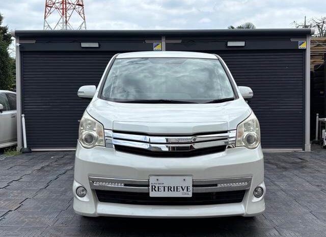 
								TOYOTA NOAH SI GS full									