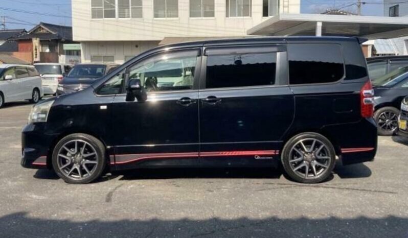 
								TOYOTA NOAH GS full									