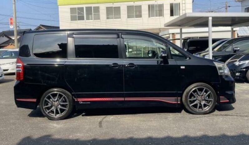 
								TOYOTA NOAH GS full									