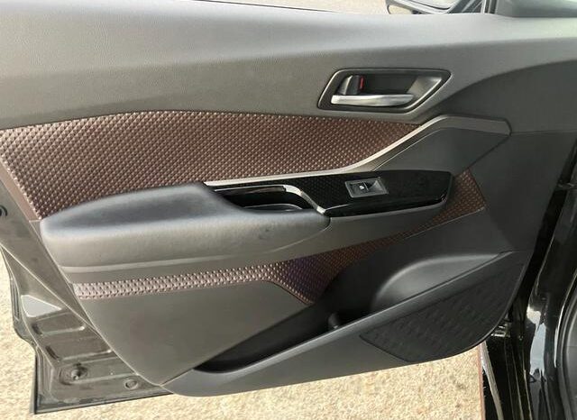 
								TOYOTA C-HR G full									