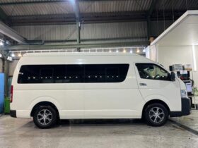 TOYOTA HIACE GL