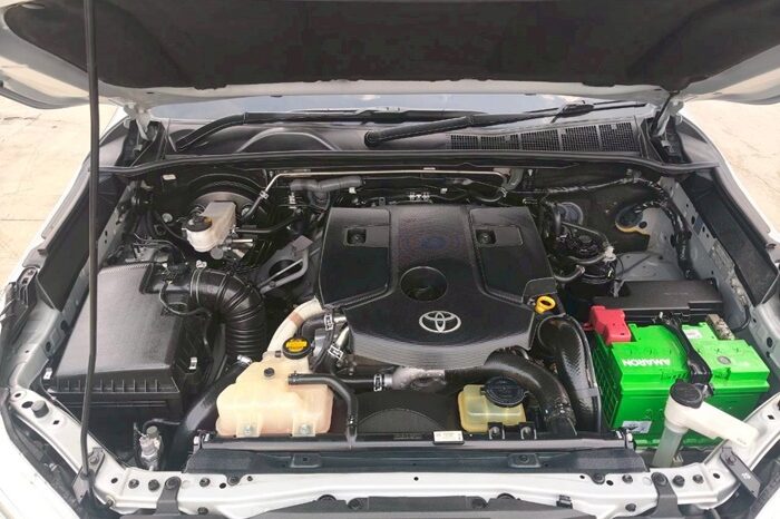 
								TOYOTA HILUX full									