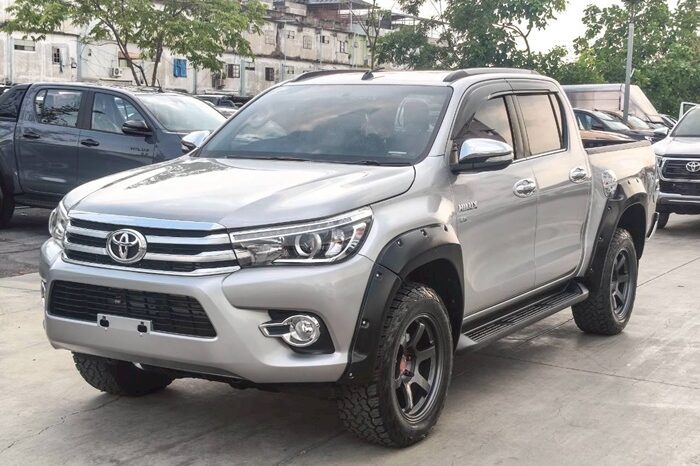
								TOYOTA HILUX full									