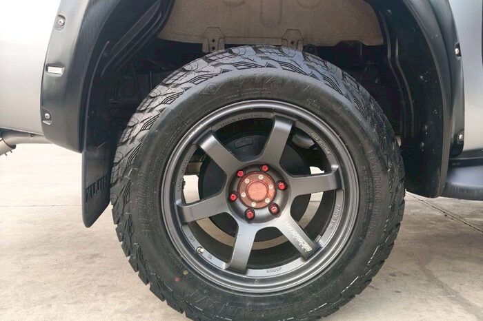 
								TOYOTA HILUX full									
