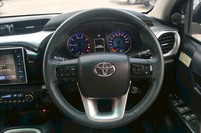 
								TOYOTA HILUX full									