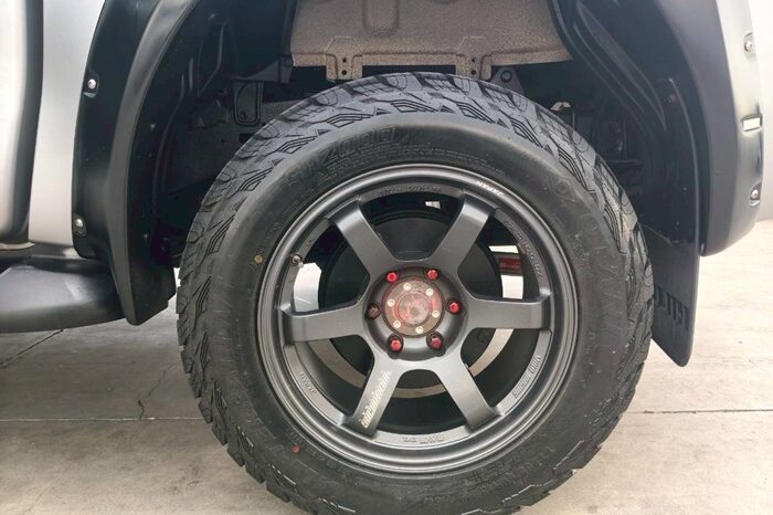 
								TOYOTA HILUX full									