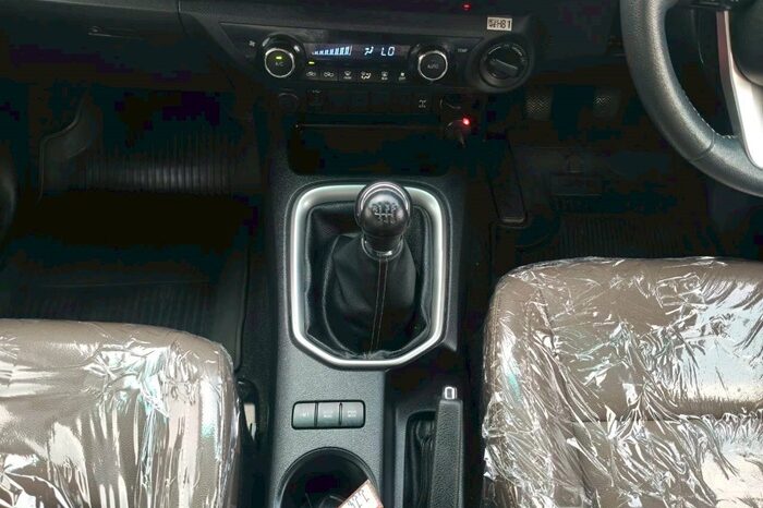 
								TOYOTA HILUX full									