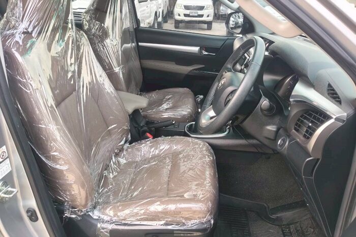 
								TOYOTA HILUX full									