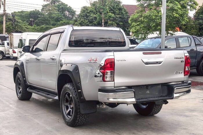 
								TOYOTA HILUX full									