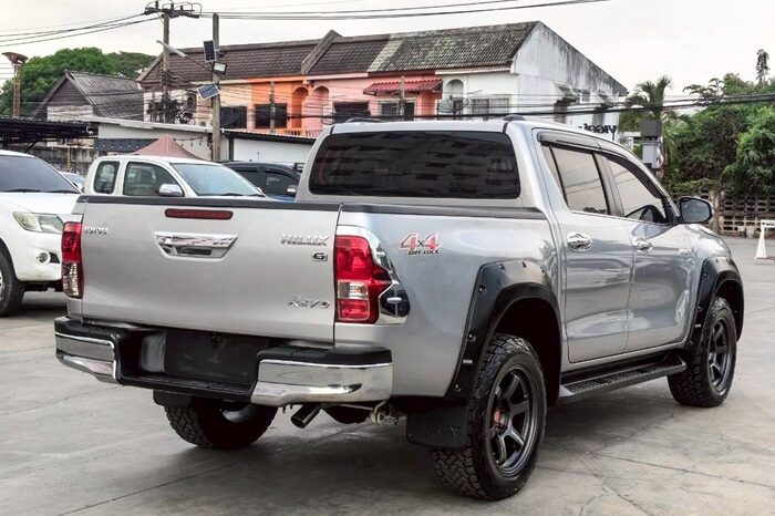 
								TOYOTA HILUX full									